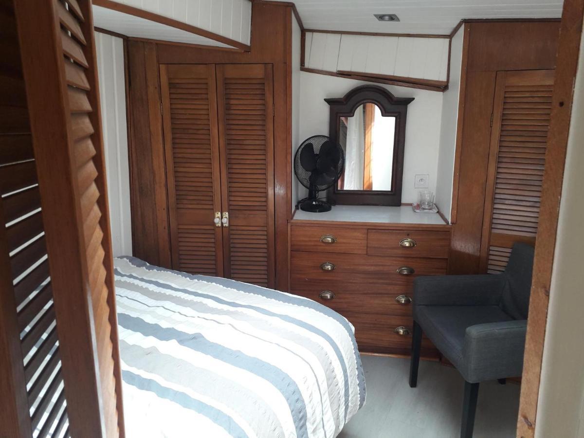 Peniche Caroline Bed & Breakfast Capestang Bagian luar foto